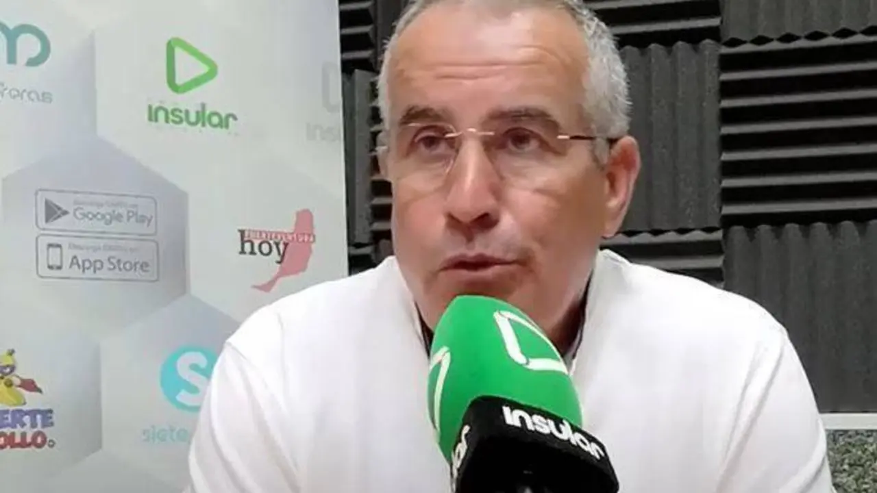 Mario Cabrera en Radio Insular sin mascarilla