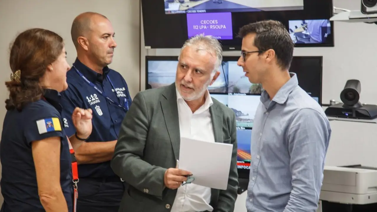 El presidente Angel V&iacute;ctor Torres, en la rueda de prensa (1)