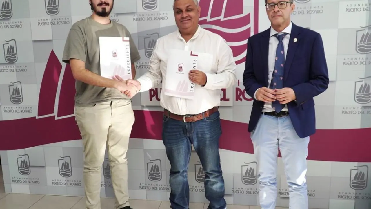 FIRMA CONVENIO CON ADRI&Aacute;N TEJERO, DIRECTOR CINE Y &Aacute;RIDA FILMS, - READAPTACI&Oacute;N OBRA SAN BUENO M&Aacute;RTIR EN PUERTO CABRAS