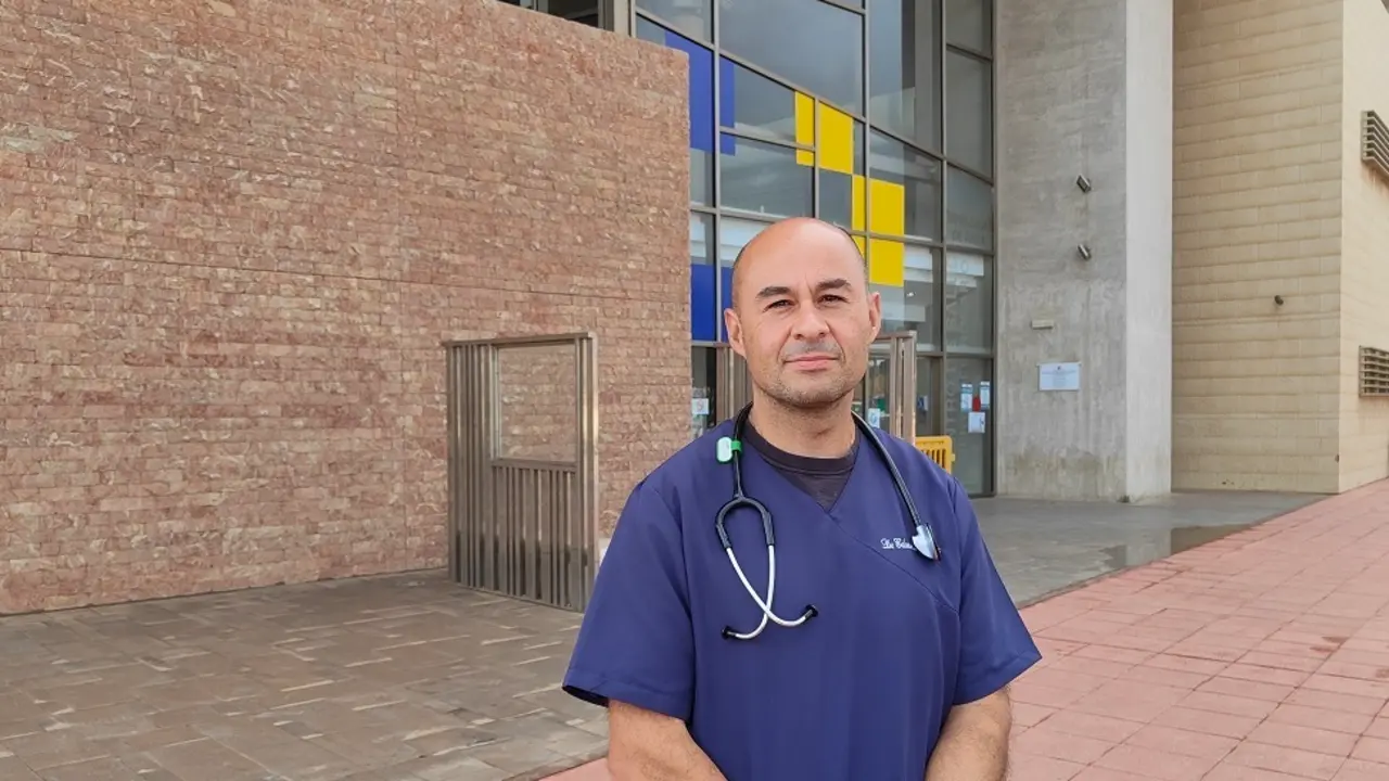 Hern&aacute;ndez en el Centro de Salud Puerto 2