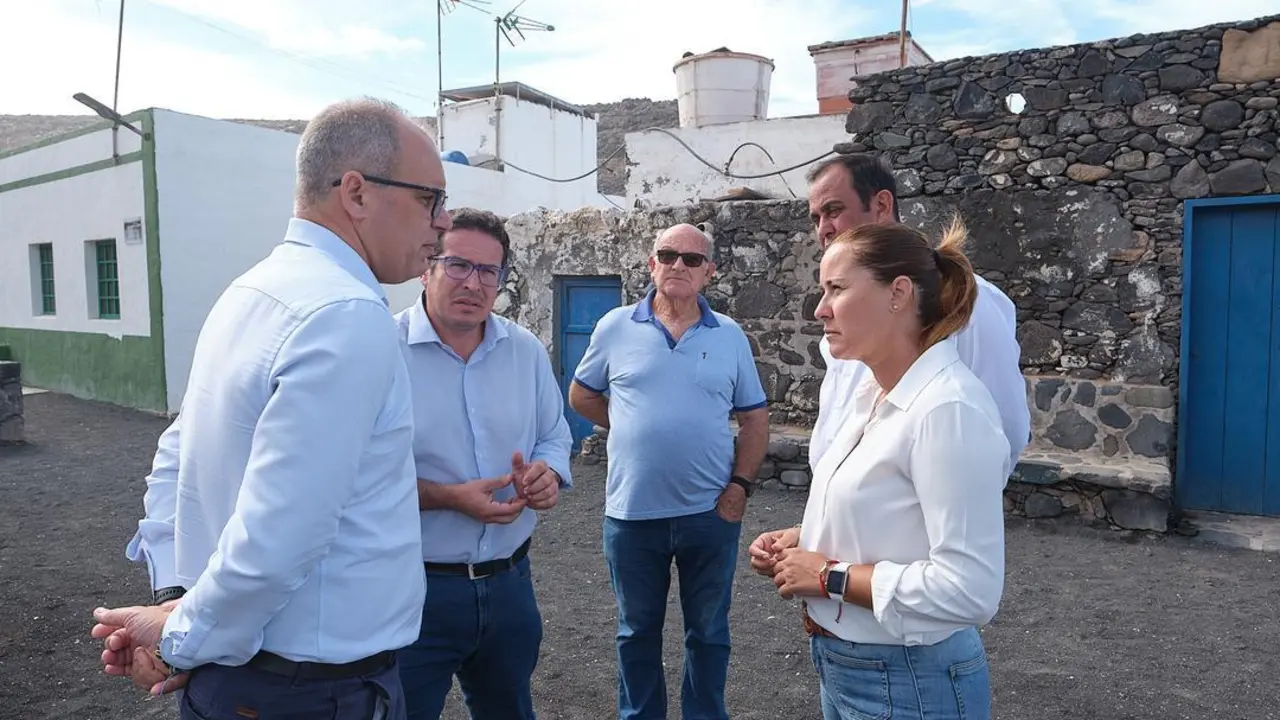 La Consejer&iacute;a y el Cabildo reafirman su compromiso para buscar soluciones a los n&uacute;cleos costeros afectados por la Ley de Costas en Fuerteventura 2