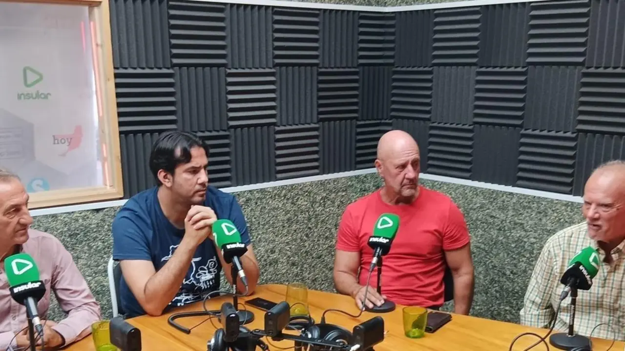 Mart&iacute;nez, Hern&aacute;ndez, Del Pozo y Mu&ntilde;iz (derecha)