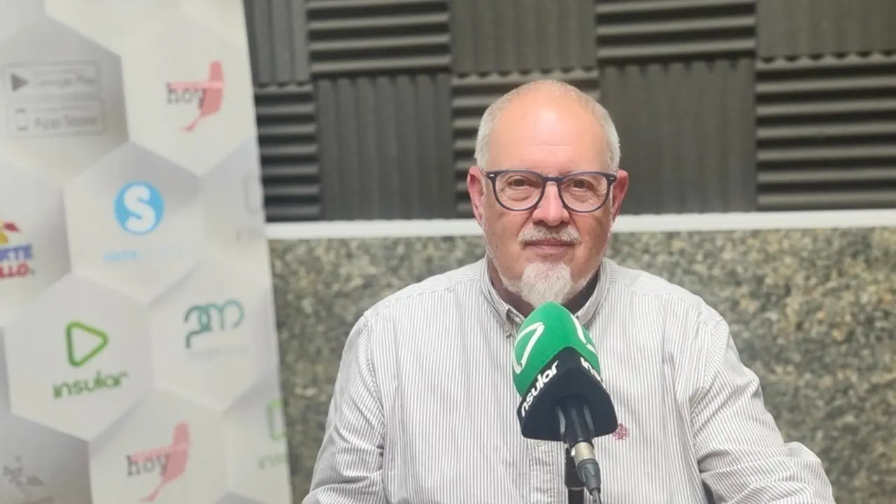 Enrique Mart&iacute;nez en Radio Insular