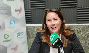 lola Garc&iacute;a de frente