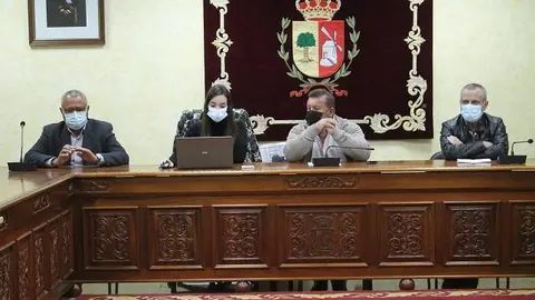 Pleno extrordinario celebrado viernes 11 por el Ayuntamiento de Antigua (2)