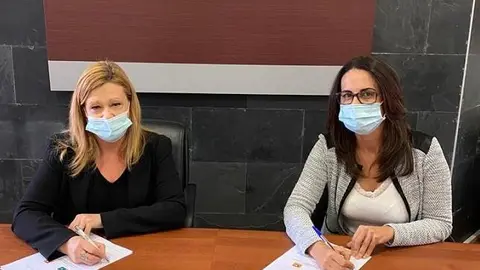 Firma del convenio con la Asociación Zona Centro