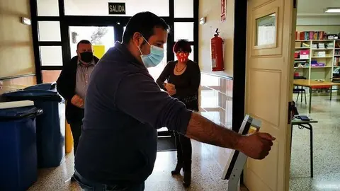Instalacion de controladores de temperatura en el ceo Antigua (2)