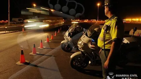 Reportaje fotográfico de la seguridad en Rock in Rio celebrado en Madrid  (en Arganda del Rey) Guardia Civil de Tráfico control de carretera.