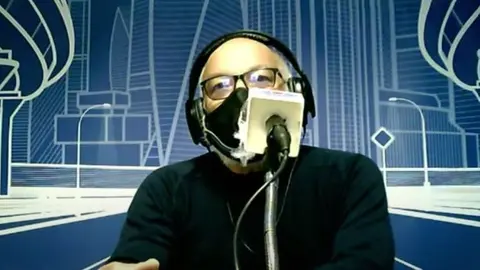 Tony Gallardo en una entrevista en Fuerteventura FM