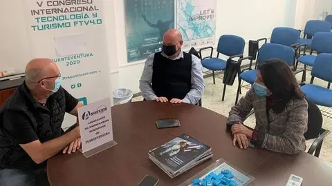 Juan Bernardo Fuentes y Paloma Hernández durante el encuentro