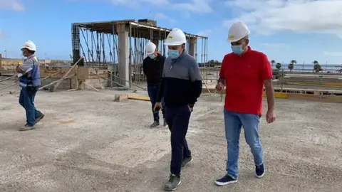 Visita del consejero a las obras de la futura Residencia de Mayores de Puerto del Rosario