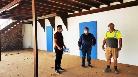 Alcalde y concejal de Antigua en el Albergue de Pozo Negro