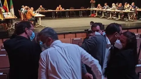 La familia socialista arropa a Blas en su marcha y Alejandro Jorge preside el Pleno