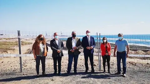 Delegado del Gobierno en el paseo marítimo de Playa Blanca