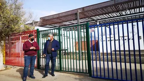 Jiménez y Martel visitan el campo de bola canario