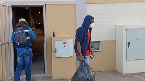 Migrante abandona la Nave del Queso