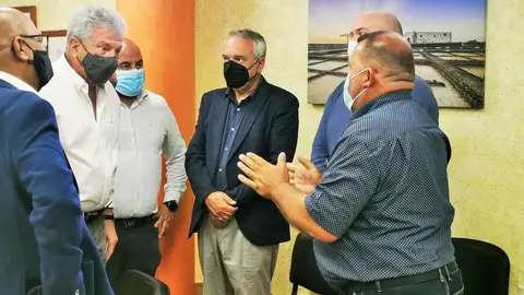 Alcalde y empresarios reciben al diputado Pedro Quevedo (2)