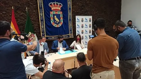 Firma del acuerdo del nuevo gobierno en Pájara