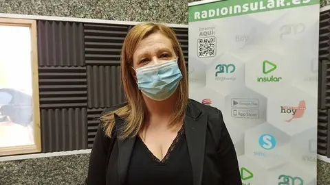Daniela Plotegher en Radio Insular presentando la plataforma