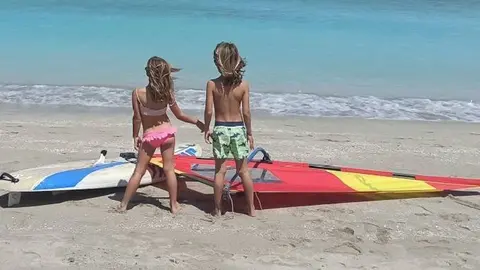 niños wind surf