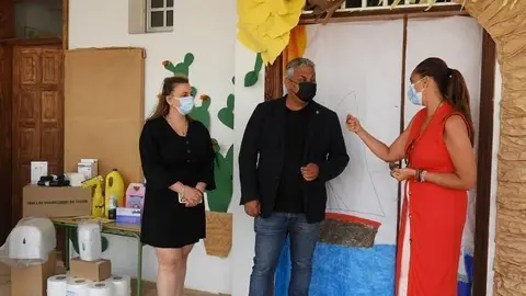 Entrega de material anti covid