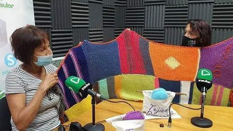 Tejedoras Subversivas con un chal