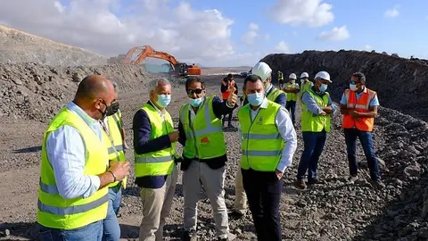 Fuerteventura.-Sebastián Franquis visita las obras de la vía Caldereta-Aeropuerto (1)