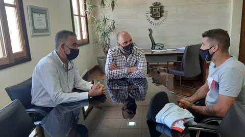 Cabildo de Fuerteventura  felicita a Pablo Pérez, convocado por la Selección nacional para el Mundial de Moscú de fútbol playa