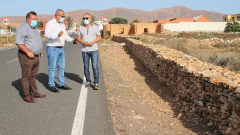 Muro de piedra que linda desde valles de ortega hasta el camino 