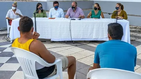 Reunión para lograr transporte escolar para Cardón