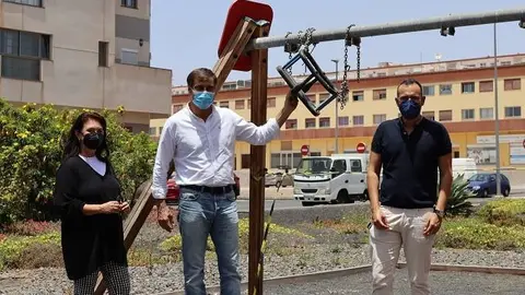 Ediles del PP en un parque infantil de la capital