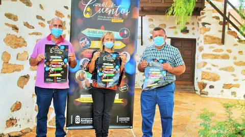 Presentacion de cilco de cuentos narrados en Antigua (2)