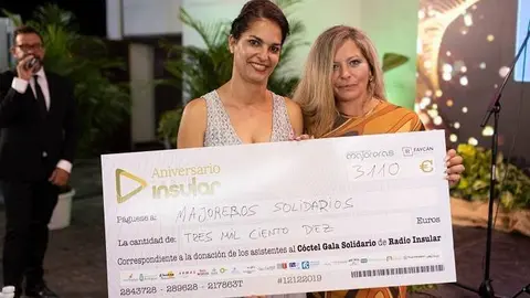 Eva Azurmendi y Sonia González Miranda, representante de Radio Faycan