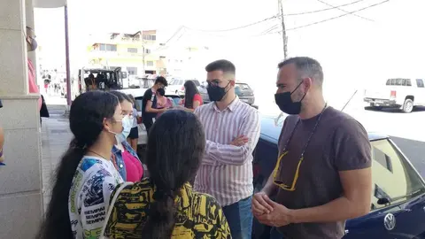 Solana y Oviedo en la concentración de los estudiantes