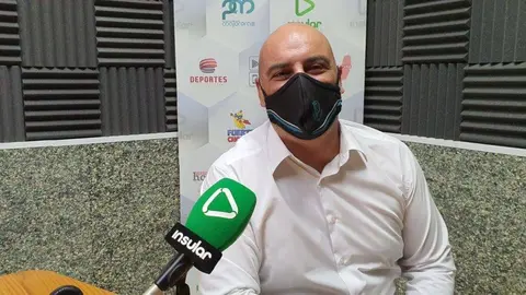 Jonathan Gil en Radio Insular
