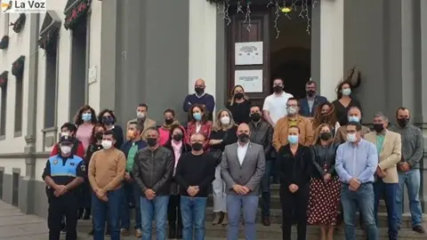 El Cabildo guarda un minuto de silencio