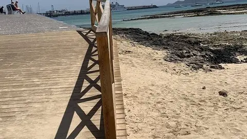falta de accesibilidad a la playa de Corralejo