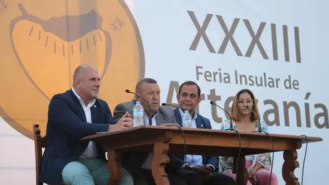 Inauguracion y Bienvenida a los artesanos y artesanas en la Feria Insular de Artesania 2022 (3)