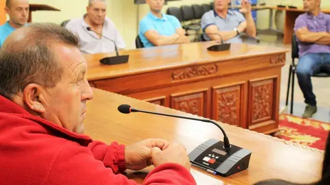 El Ayuntamiento convoca a todos los taxistas (3)