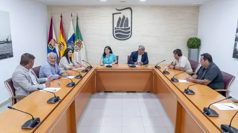 FOTO - REUNIÓN FECAM Y AYUNTAMIENTOS EN PTO. DEL ROSARIO 5 SEPT.