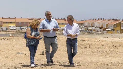 IMAGEN VISITA PARCELA EL MATORRAL PARA NUEVO CENTRO SALUD