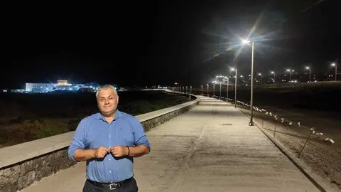 FOTO ALCALDE - AVANZA LA ILUMINACIÓN DE LA OBRA DE  AMPLIACIÓN DE LA AVENIDA MARÍTIMA A PLAYA BLANCA