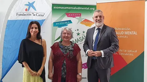 Olga del Pino, Ana Trujillo y Sebastián Godoy durante la firma de la colaboración
