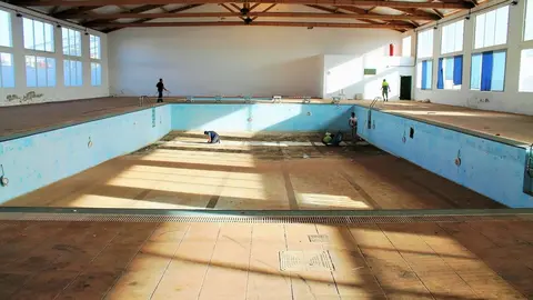 Adjudicada la reforma piscina municipal de antigua