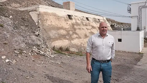 LLoret junto al depósito