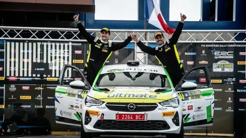 Jonathan Hernandez en el podio