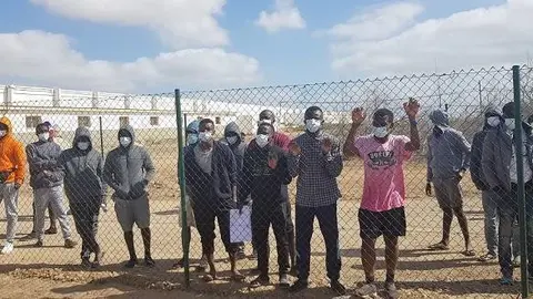 La Voz de Fuerteventura: Migrantes en el CIE