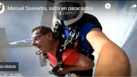 Manolo en paracaidas