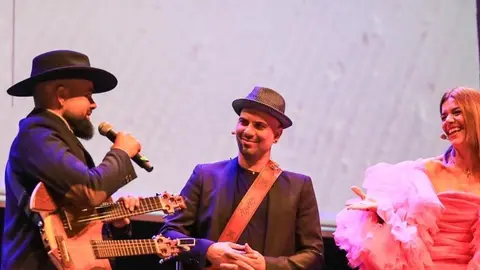 Althay Páez e Iván Torres con Jéssica Déniz