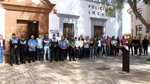 Minuto de silencio en Antigua (2) (1)